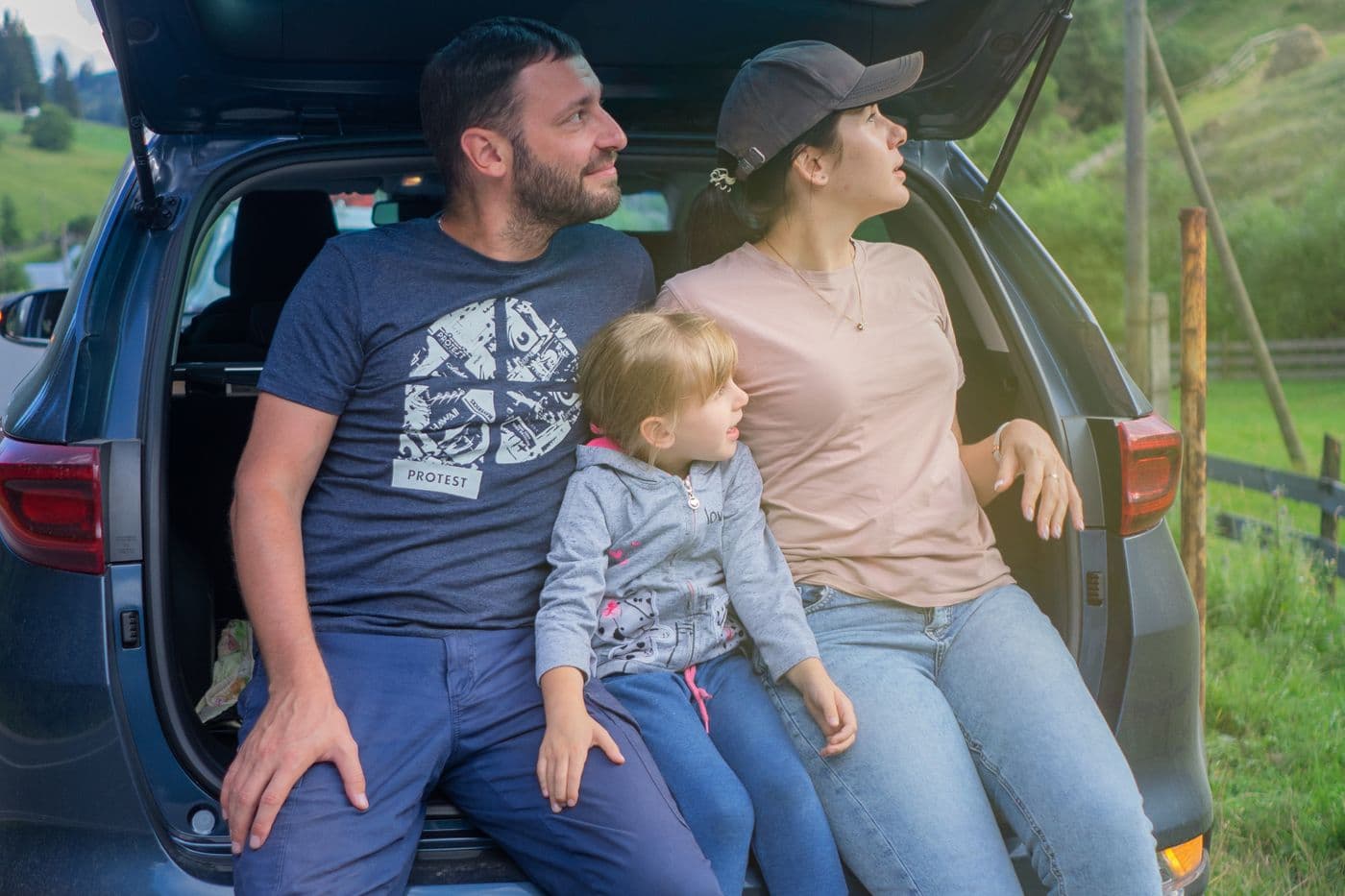 A family setting off on a road trip in an Apex rental